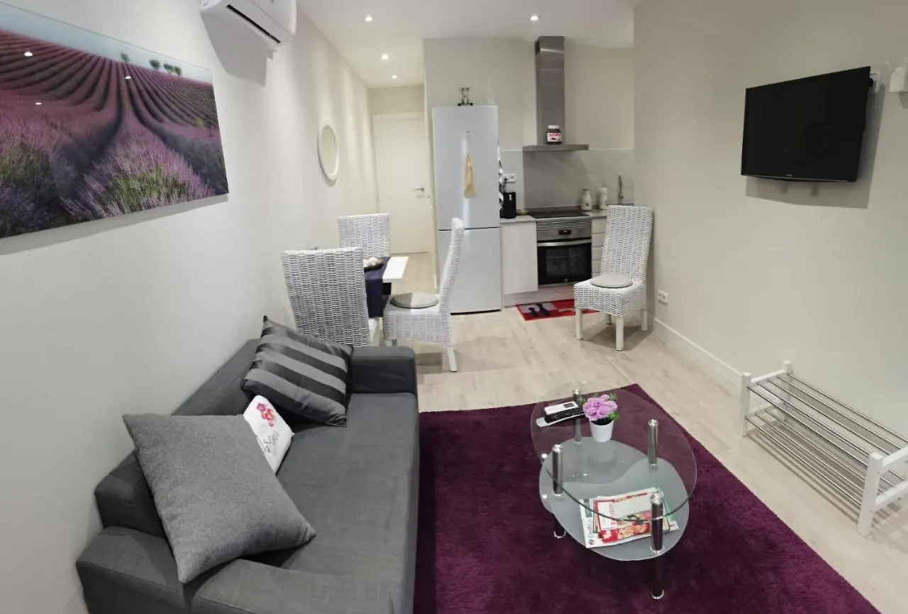 Barcelona, Apartamento De 2 Habitaciones. L'Hospitalet de Llobregat