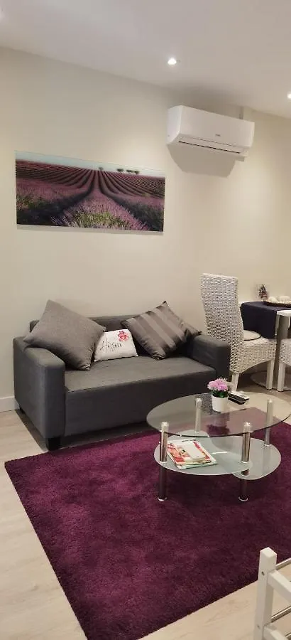 Barcelona, Apartamento De 2 Habitaciones. L'Hospitalet de Llobregat